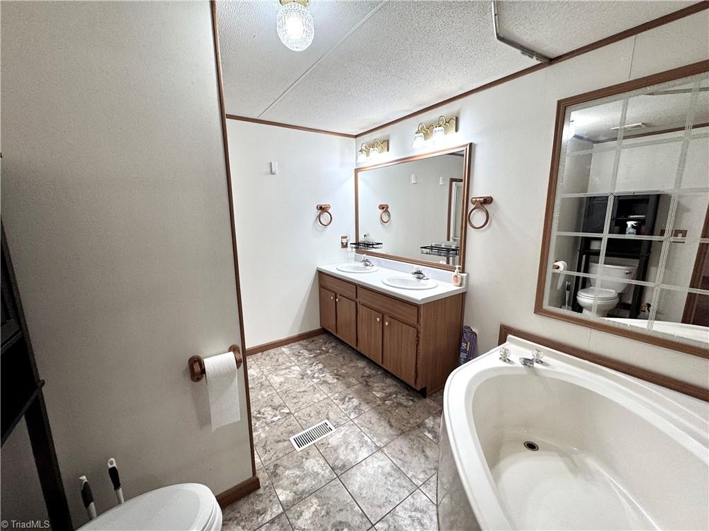 196 Guilford Road Harmony, NC 28634 - Photo 16 of 29