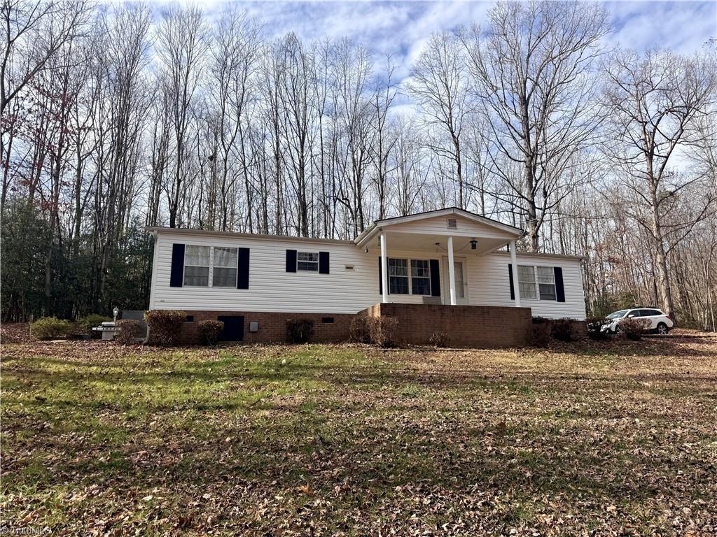 196 Guilford Road Harmony, NC 28634 - Photo 4 of 29