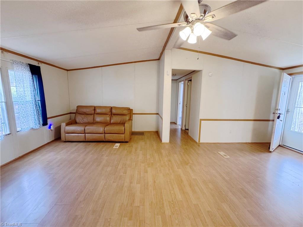 196 Guilford Road Harmony, NC 28634 - Photo 5 of 29