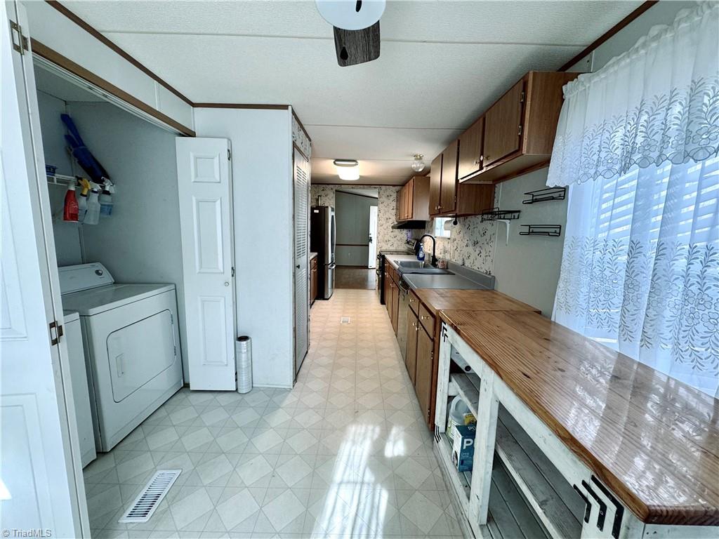 196 Guilford Road Harmony, NC 28634 - Photo 8 of 29