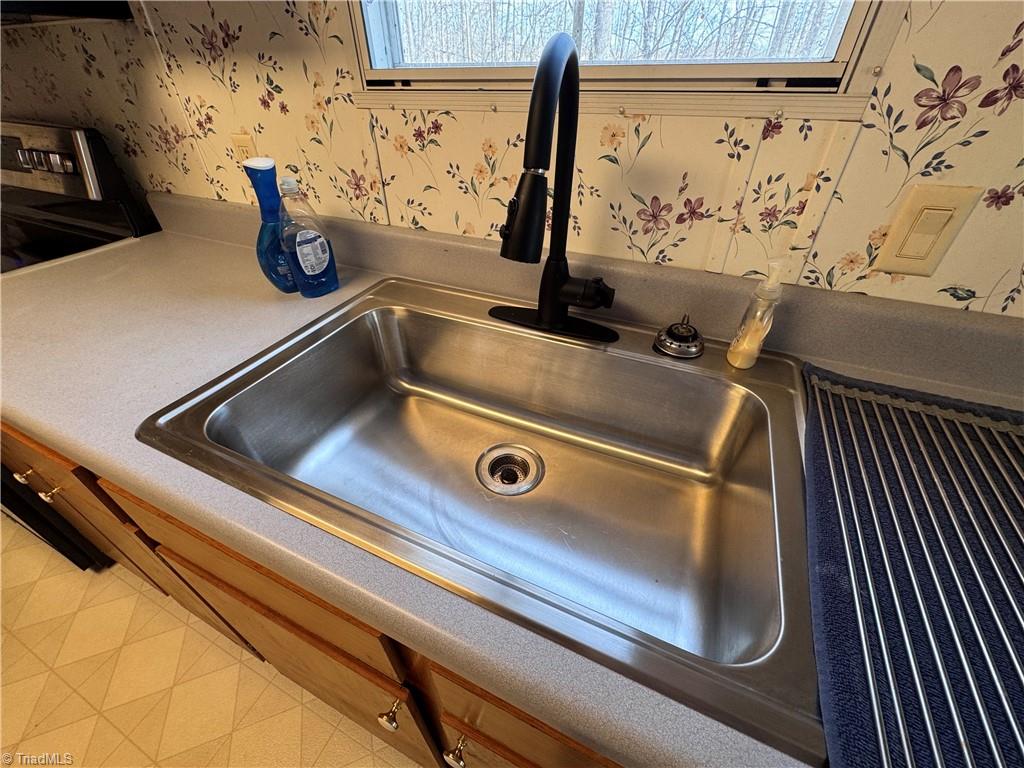 196 Guilford Road Harmony, NC 28634 - Photo 9 of 29