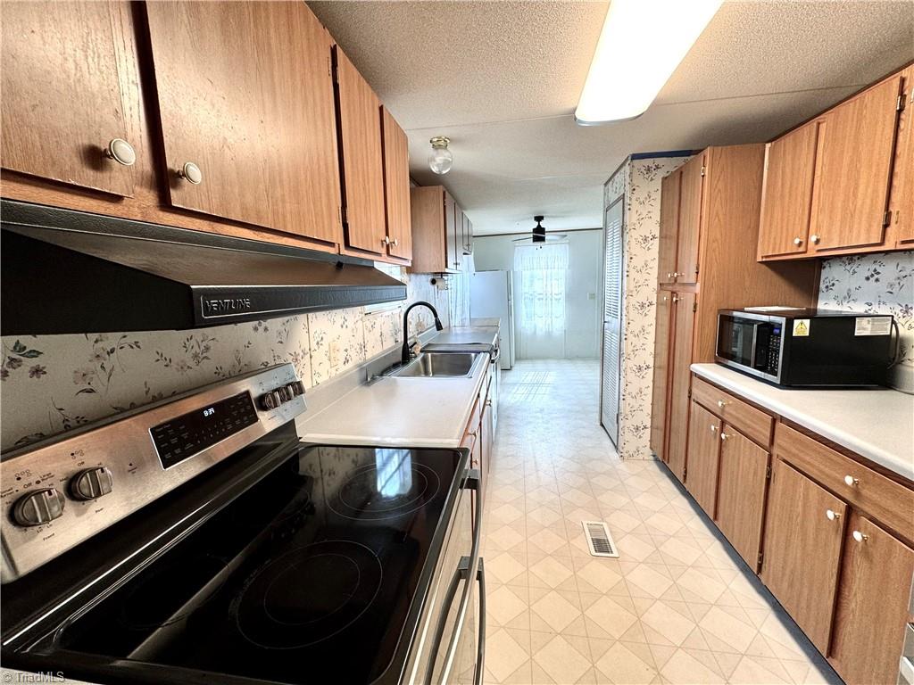 196 Guilford Road Harmony, NC 28634 - Photo 10 of 29