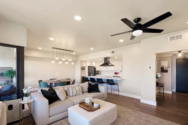 $462,500 | 2001 Holcombe Boulevard, Unit 3303, Houston, TX 77030