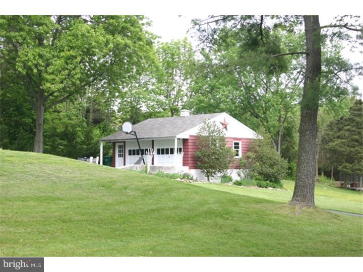 435 East Moyer Road Pottstown, PA 19464 - Photo 4 of 12 Garage
