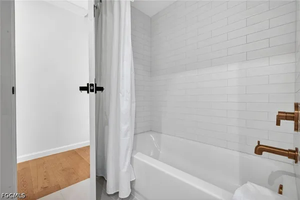 a bathroom with a tub