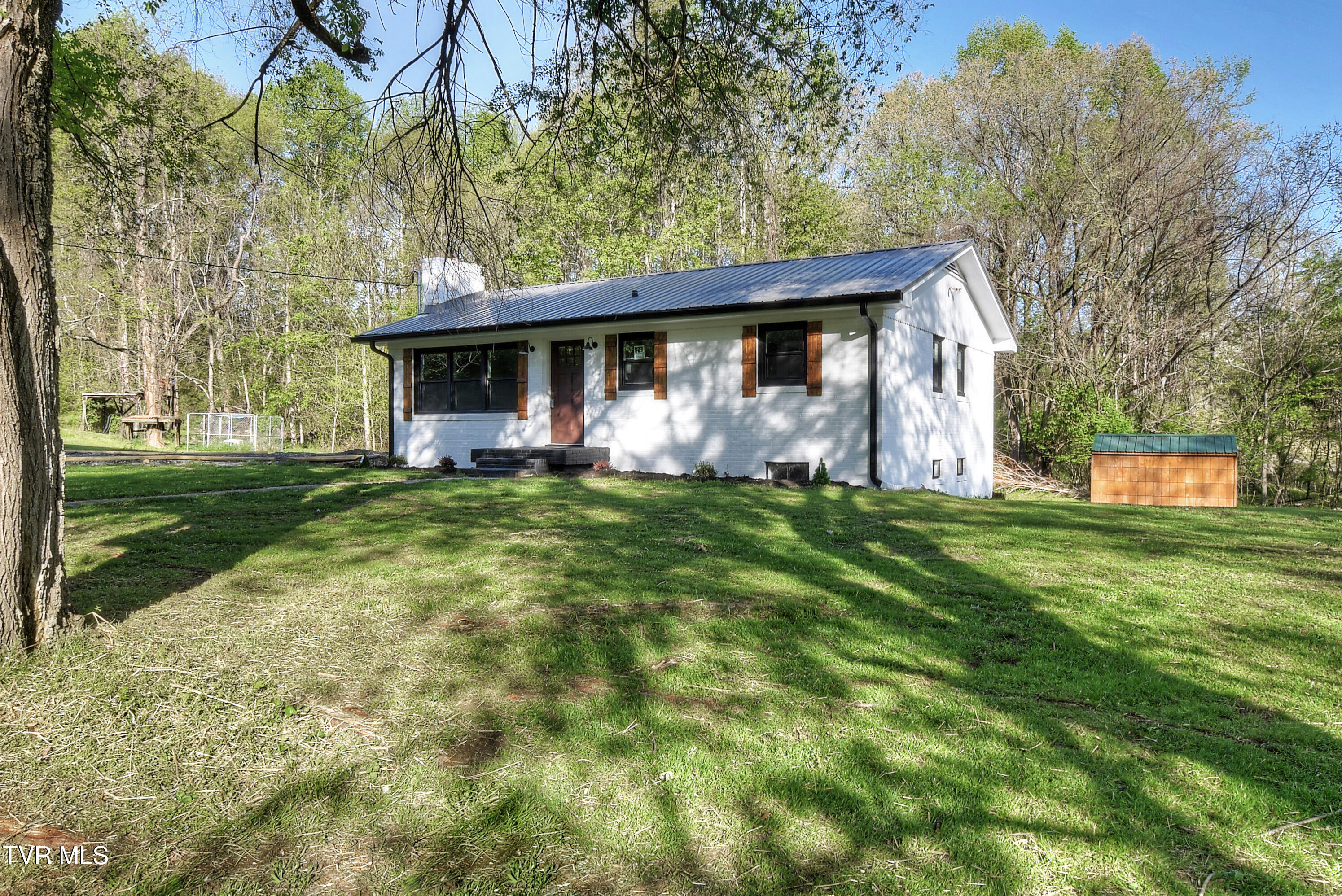 2722 Siam Road Elizabethton, TN 37643 - Photo 3 of 26 DSC_0031_2_3_4_5_6