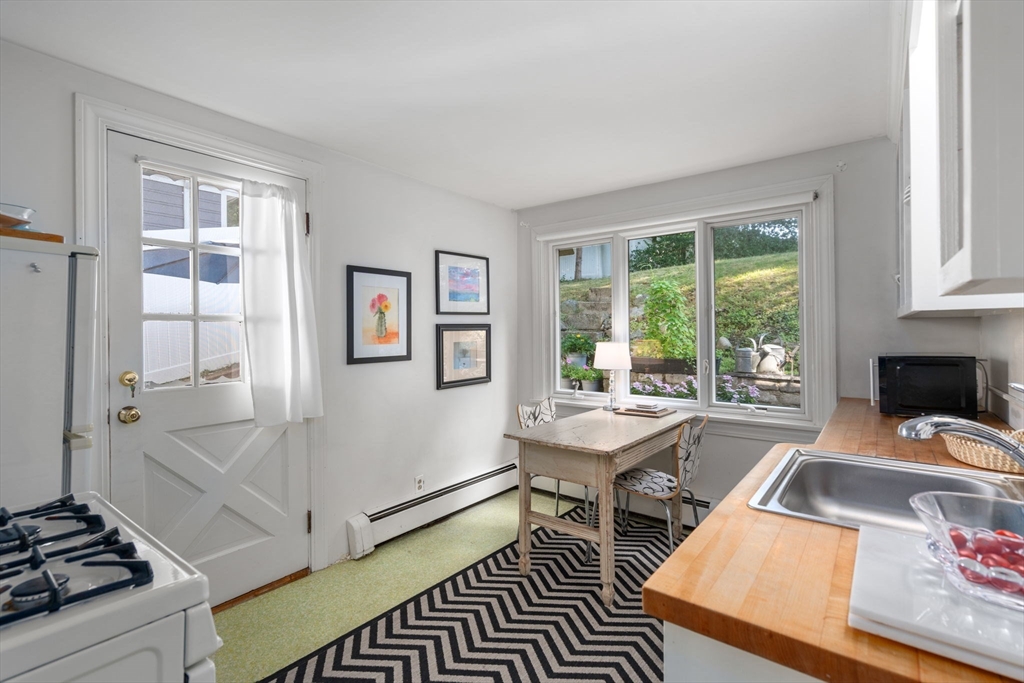 15 Hill Top Road Wellesley, MA 02482 - Photo 8 of 19 Gallery Image 8