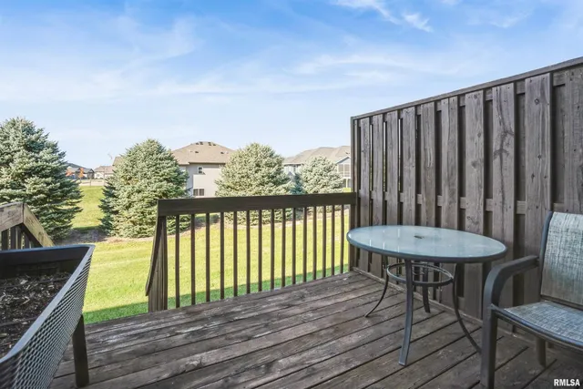 $165,000 | 3620 Banar Drive Southwest, Unit E, Cedar Rapids, IA 52404