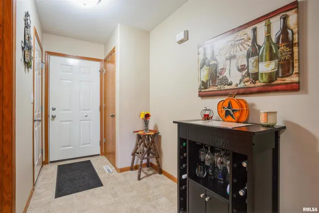 $158,000 | 3620 Banar Drive Southwest, Unit E, Cedar Rapids, IA 52404