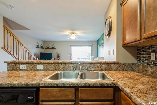 $165,000 | 3620 Banar Drive Southwest, Unit E, Cedar Rapids, IA 52404