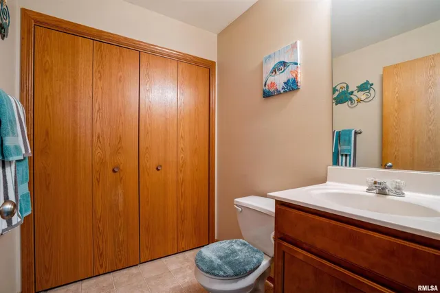 $158,000 | 3620 Banar Drive Southwest, Unit E, Cedar Rapids, IA 52404