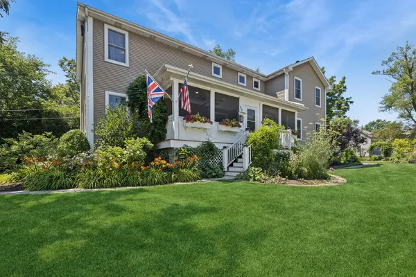$889,000 | 118 Waverly Road, Barrington, IL 60010