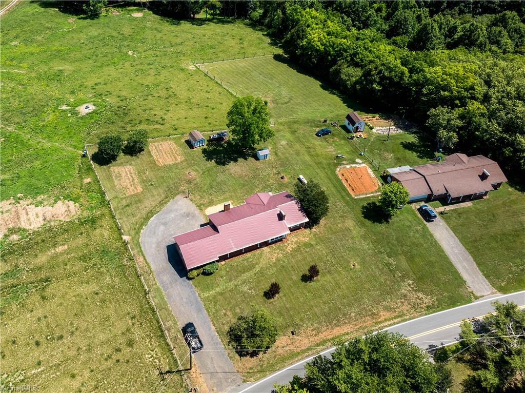 5800 Bethel Road Jonesville, NC 28642 - Photo 4 of 36