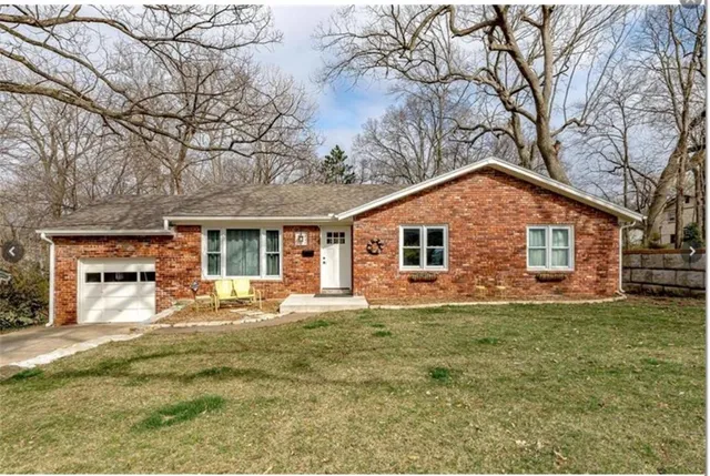 $325,000 | 5841 Blackhoof Trail, Merriam, KS 66203