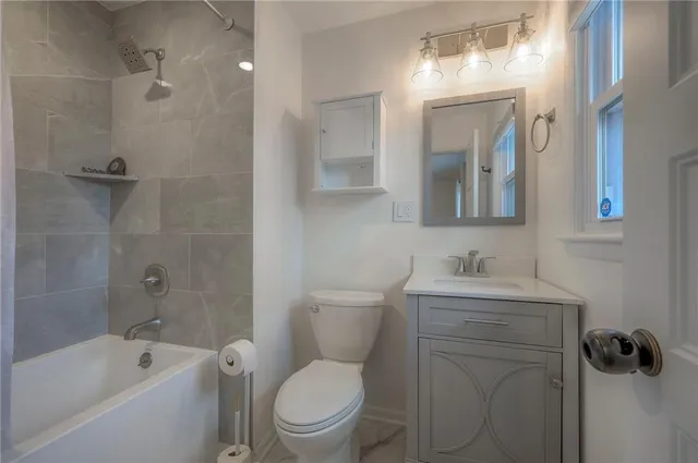 $325,000 | 5841 Blackhoof Trail, Merriam, KS 66203