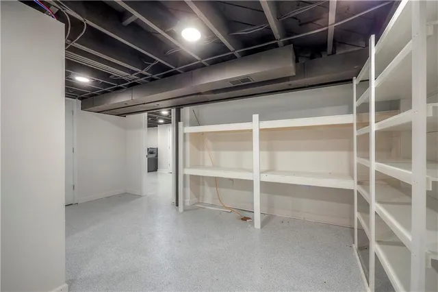 $325,000 | 5841 Blackhoof Trail, Merriam, KS 66203