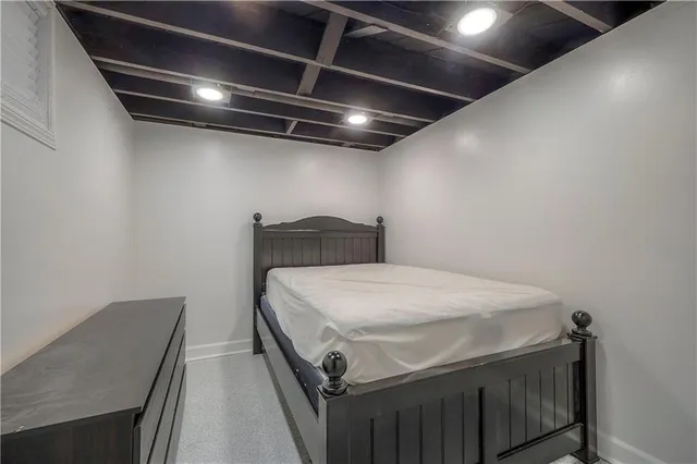 $325,000 | 5841 Blackhoof Trail, Merriam, KS 66203