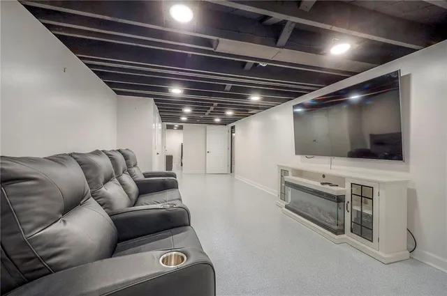 $325,000 | 5841 Blackhoof Trail, Merriam, KS 66203