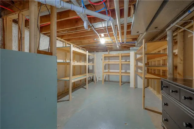 $325,000 | 5841 Blackhoof Trail, Merriam, KS 66203