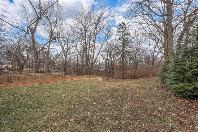 $325,000 | 5841 Blackhoof Trail, Merriam, KS 66203