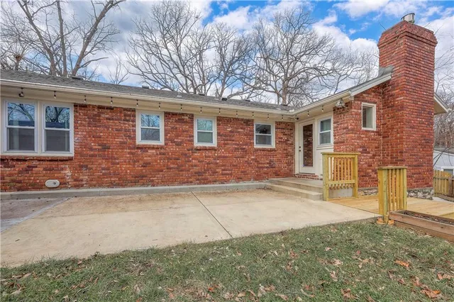 $325,000 | 5841 Blackhoof Trail, Merriam, KS 66203