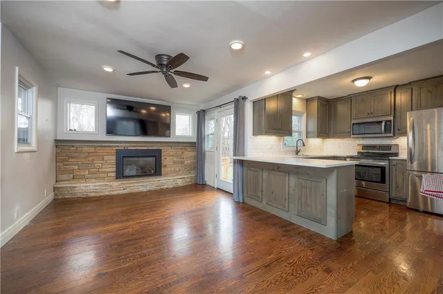 $325,000 | 5841 Blackhoof Trail, Merriam, KS 66203