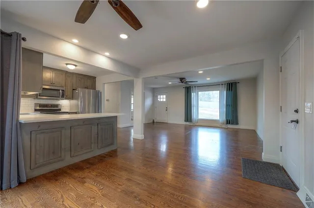 $325,000 | 5841 Blackhoof Trail, Merriam, KS 66203