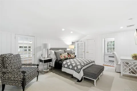 $1,899,000 | 42 Hillcrest Avenue, Roslyn, NY 11576