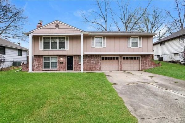 $200,000 | 7401 Hardy Avenue, Raytown, MO 64133