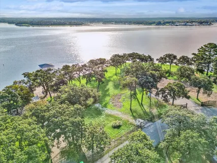 $999,999 | 12424 Lake Forest Drive, Azle, TX 76020