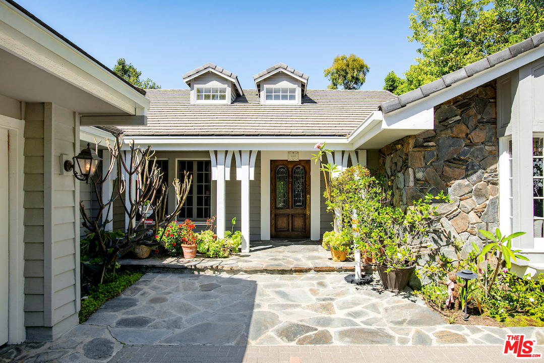 3291 Hutton Drive Beverly Hills, CA 90210 - Photo 3 of 8