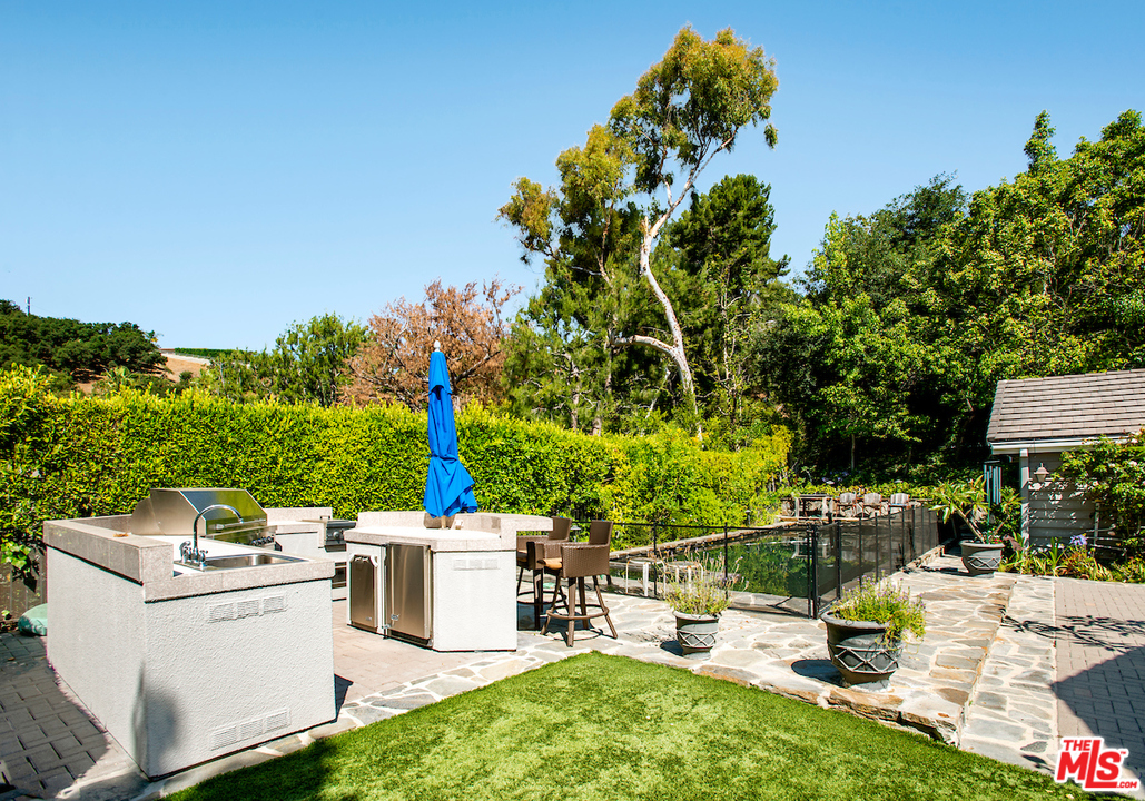 3291 Hutton Drive Beverly Hills, CA 90210 - Photo 4 of 8