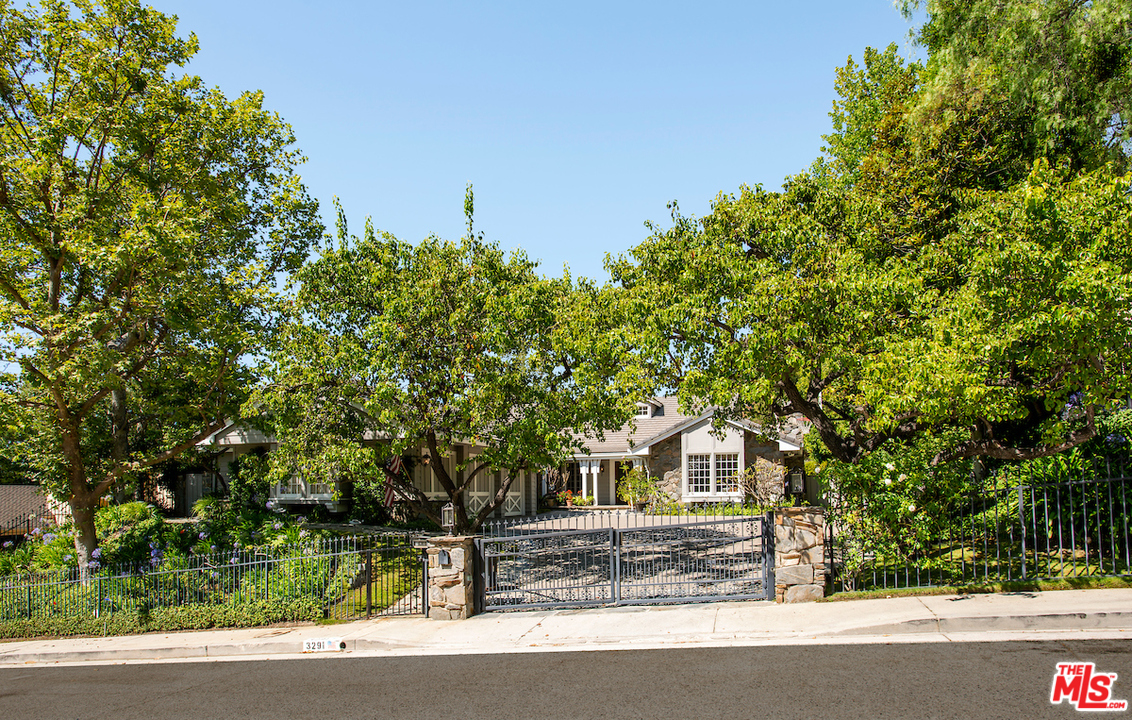 3291 Hutton Drive Beverly Hills, CA 90210 - Photo 8 of 8