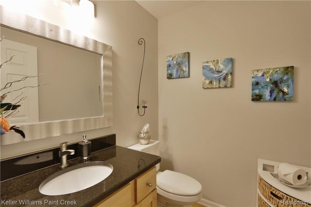 49308 Monte Road New Baltimore, MI 48047 - Photo 18 of 38 lav.jpg