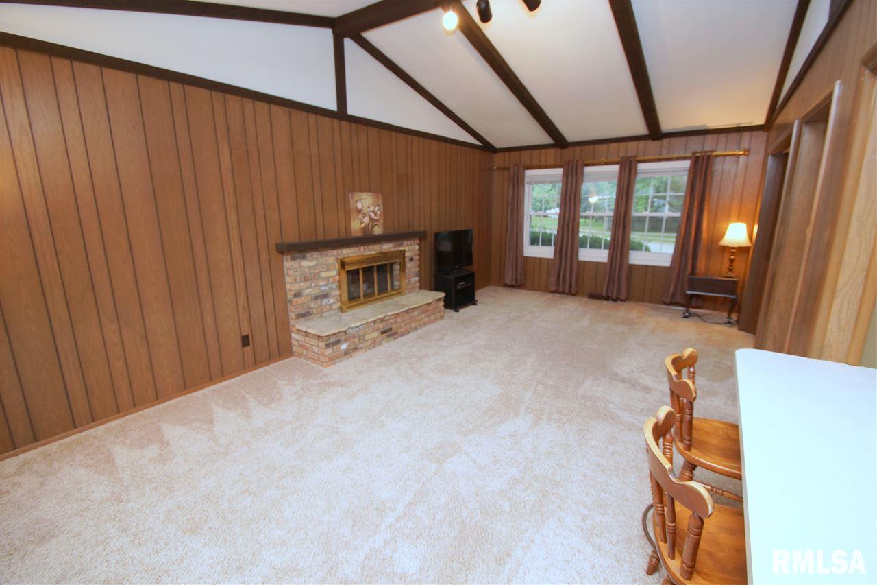2853 Northhaven Road Davenport, IA 52804 - Photo 9 of 25 Gallery Image 9