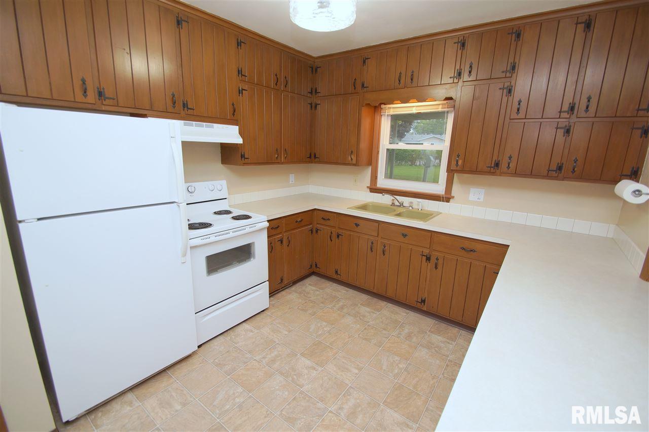 2853 Northhaven Road Davenport, IA 52804 - Photo 10 of 25 Gallery Image 10