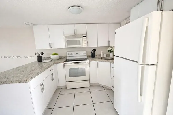 $2,200 | 5575 West 26th Court, Unit 203, Hialeah, FL 33016
