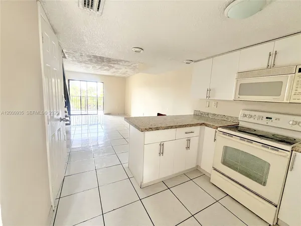 $2,200 | 5575 West 26th Court, Unit 203, Hialeah, FL 33016