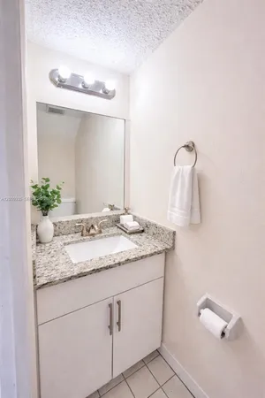 $2,200 | 5575 West 26th Court, Unit 203, Hialeah, FL 33016