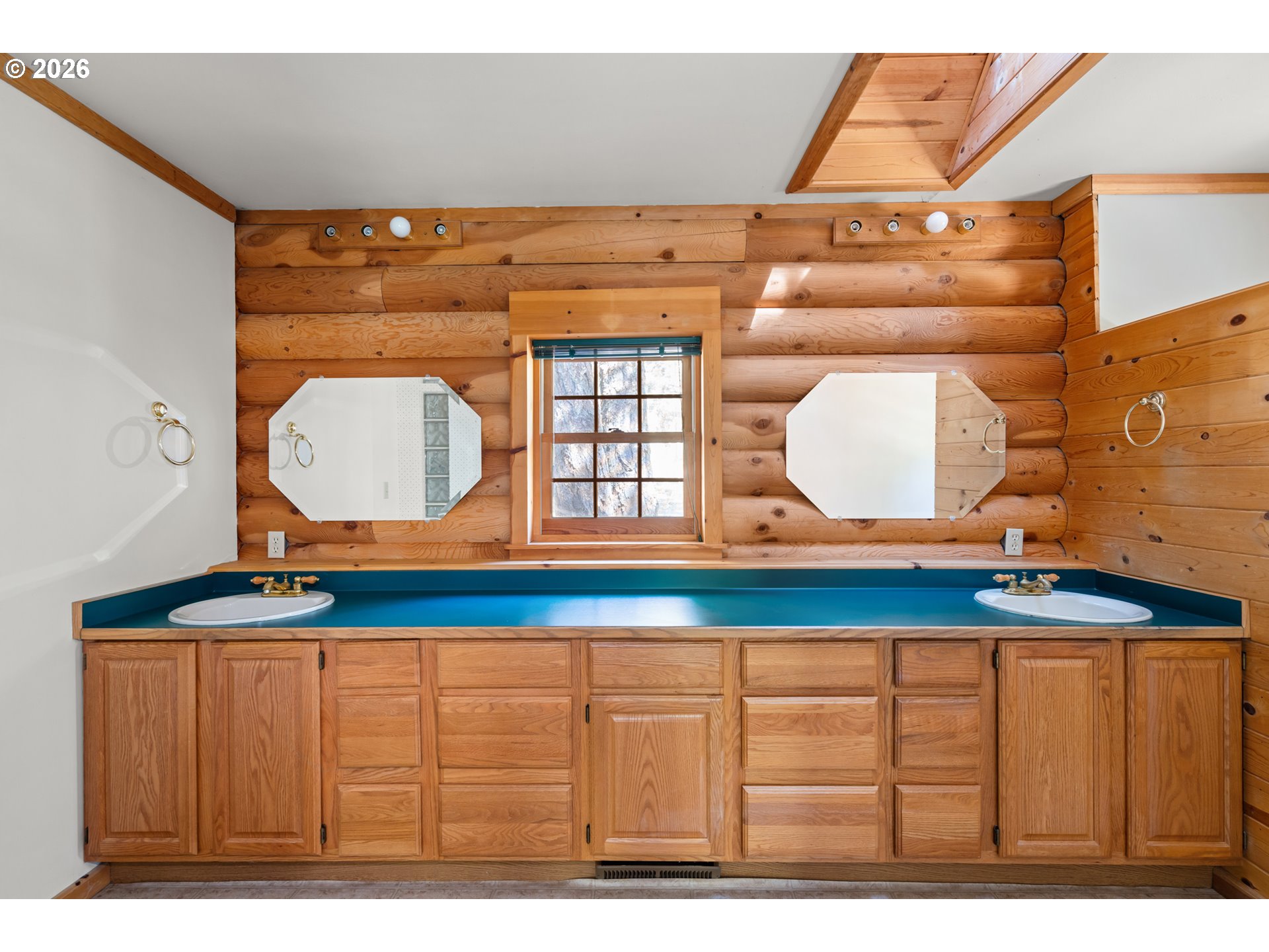 453 Glendon Road Cave Junction, OR 97523 - Photo 13 of 48