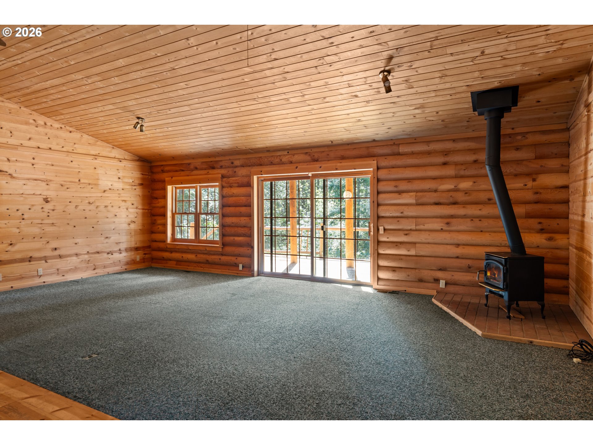 453 Glendon Road Cave Junction, OR 97523 - Photo 3 of 48