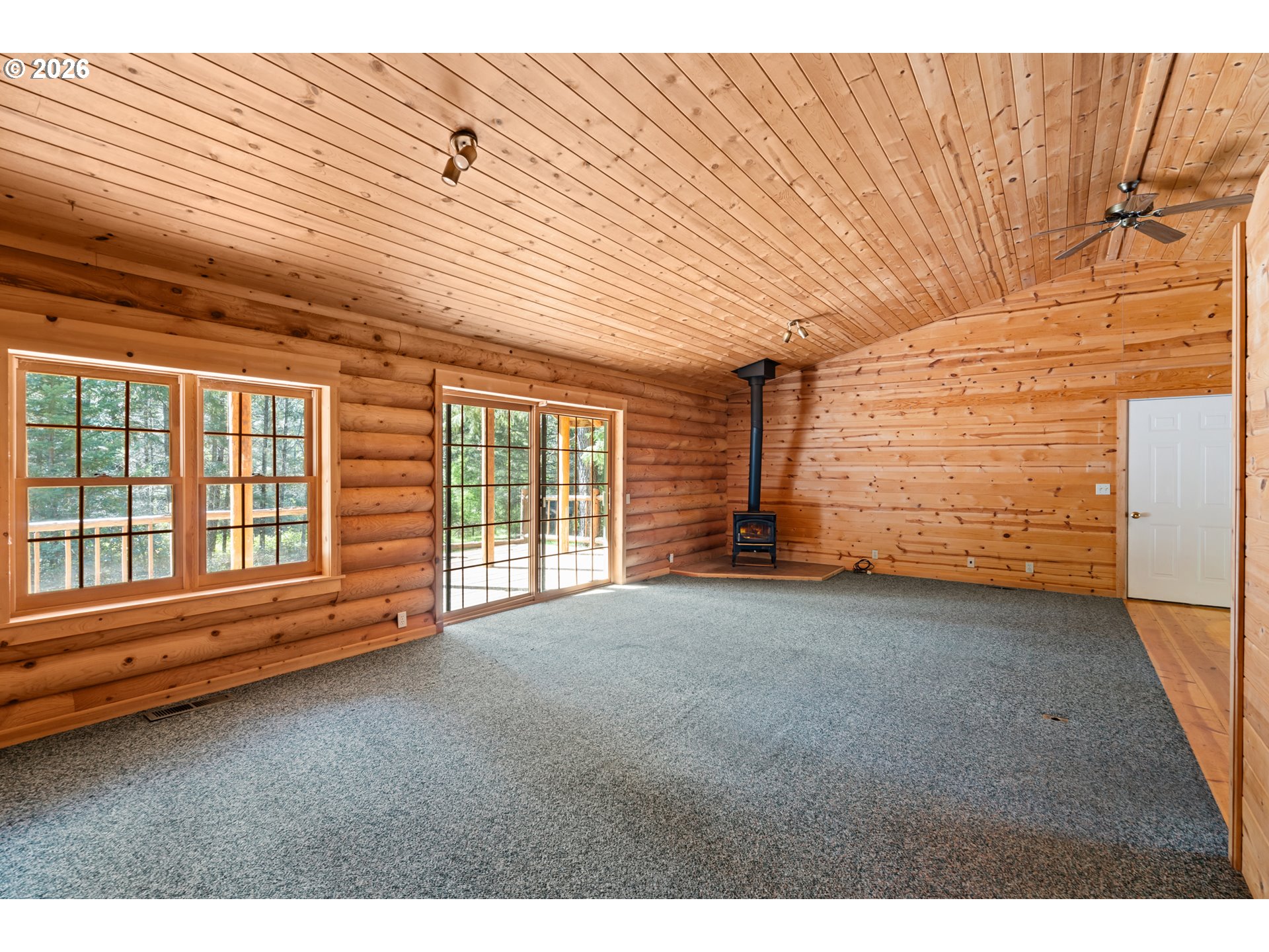 453 Glendon Road Cave Junction, OR 97523 - Photo 4 of 48