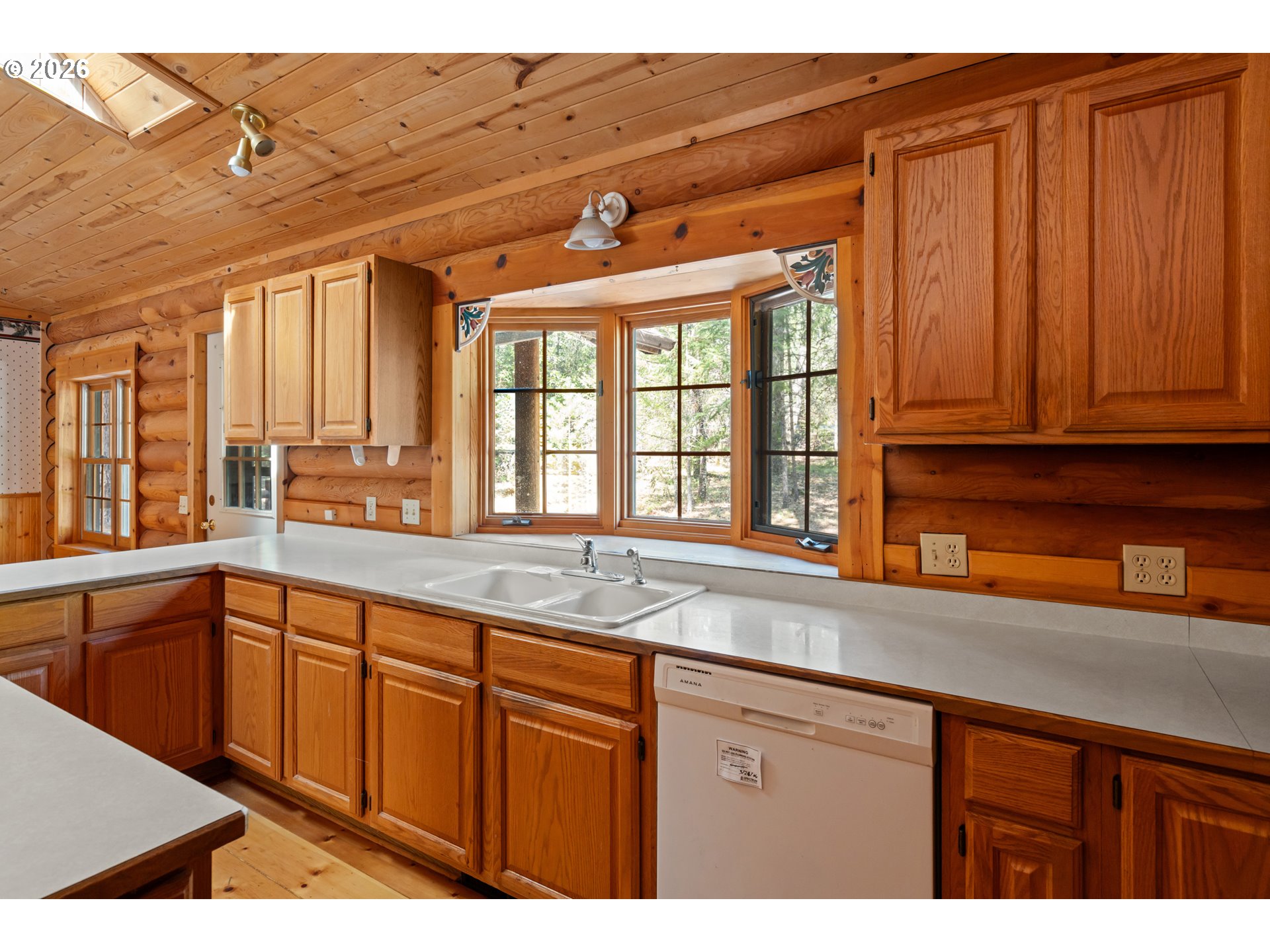 453 Glendon Road Cave Junction, OR 97523 - Photo 9 of 48