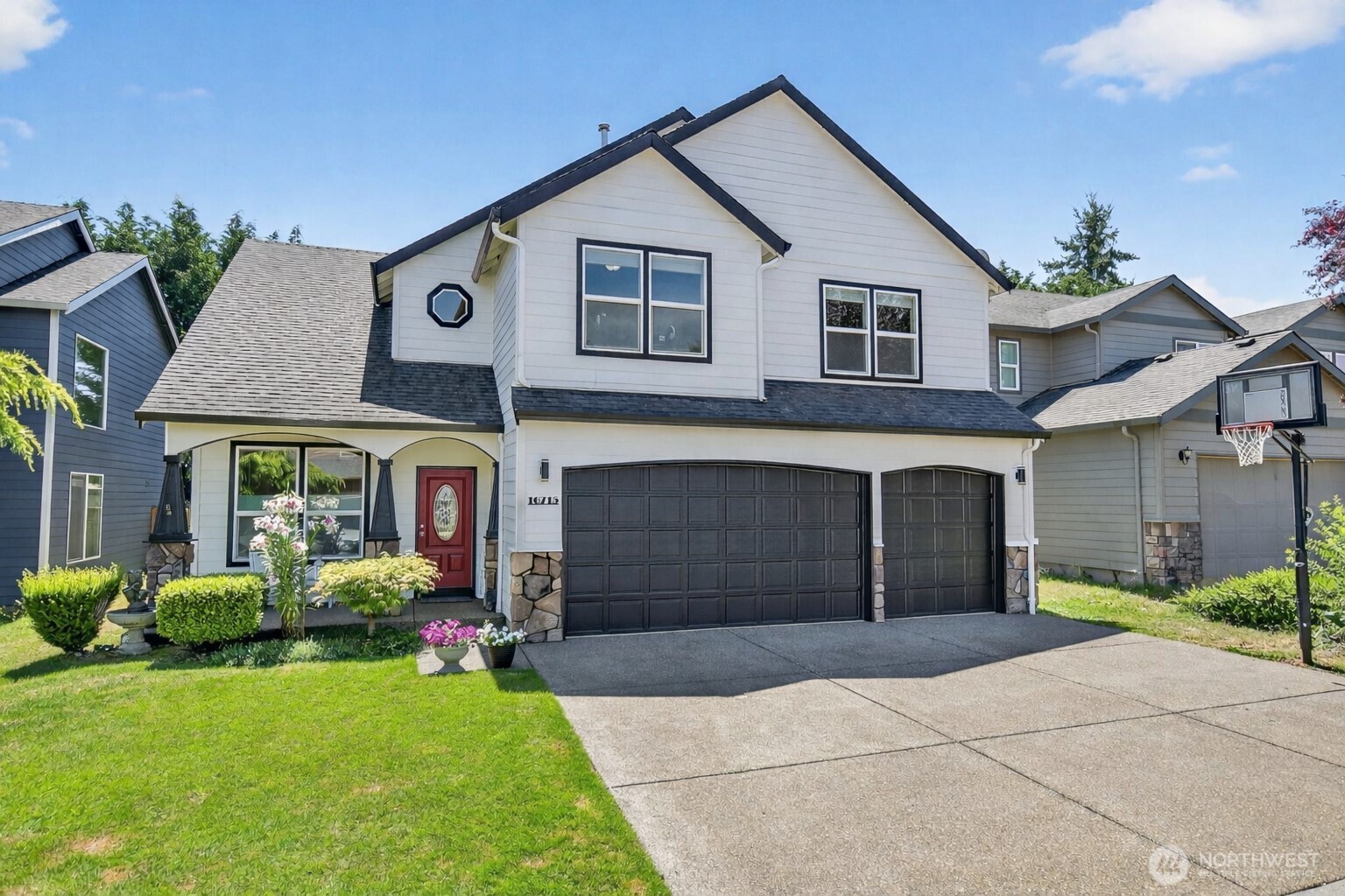 16715 Northeast 5th Street Vancouver, WA 98684 - Photo 33 of 34 a front view of a house with garden