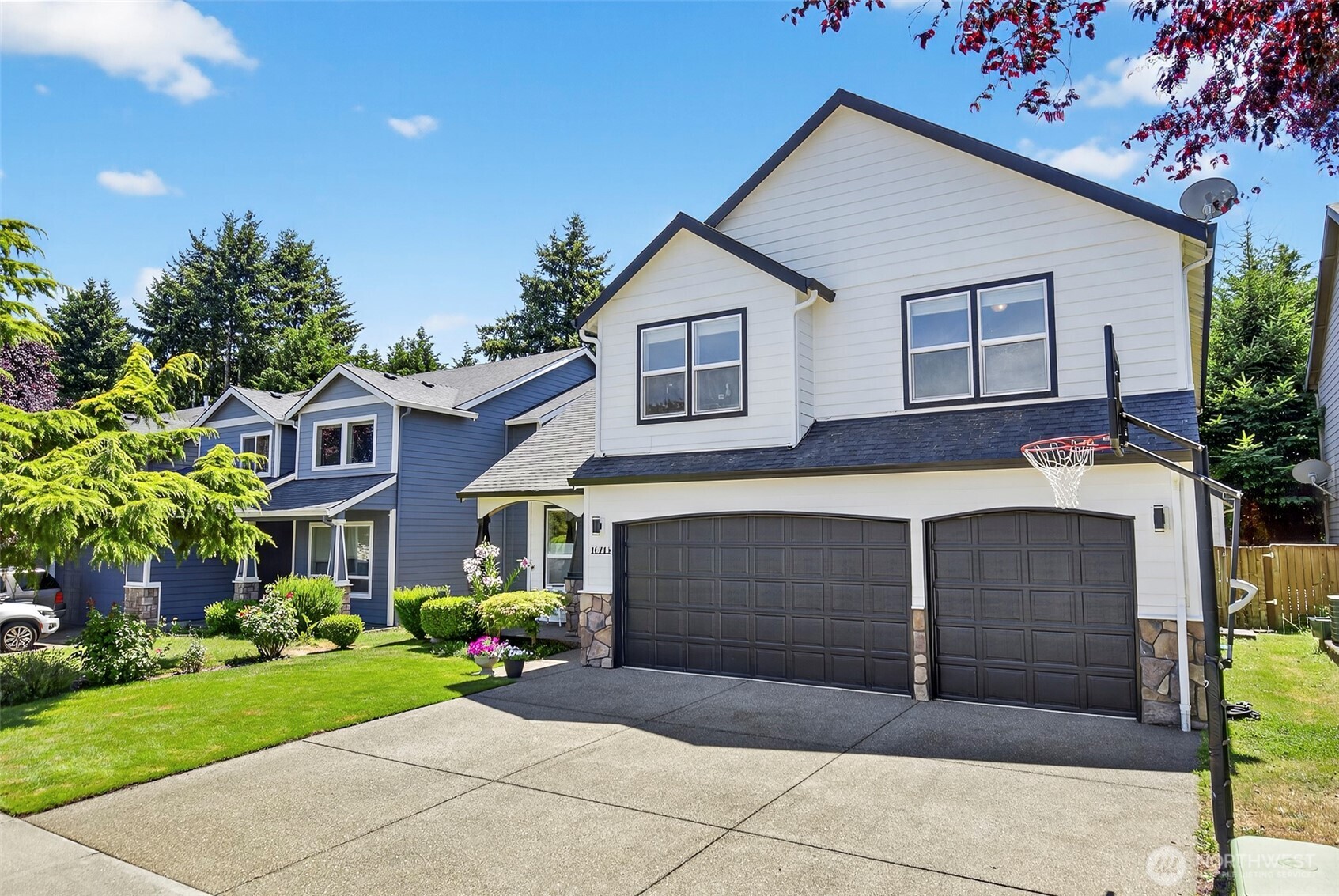 16715 Northeast 5th Street Vancouver, WA 98684 - Photo 34 of 34 a front view of a house with a garden