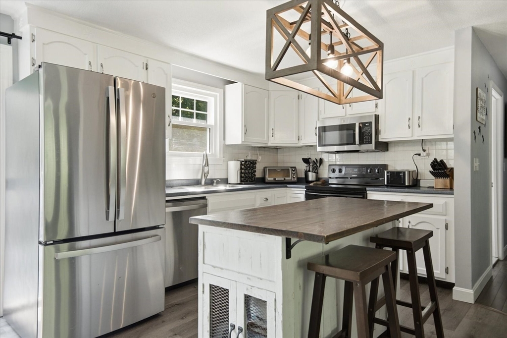 10 Buttonwood Road Amesbury, MA 01913 - Photo 9 of 37