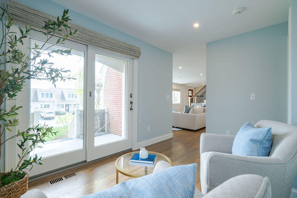 39 Bay Shore Road Hyannis, MA 02601 - Photo 25 of 63 a living room with furniture and a large window