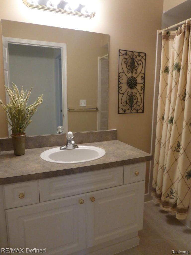 5351 Brookemonte Circle, Unit 321 Rochester, MI 48306 - Photo 11 of 21 2014-06-04 00.42