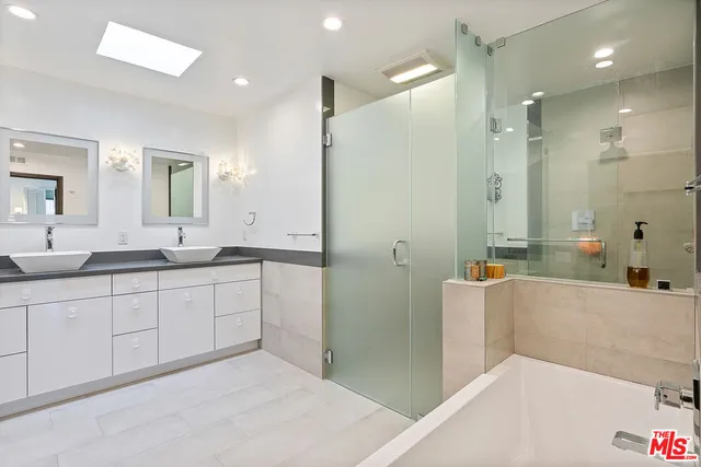 $5,195 | 2175 South Beverly Glen Boulevard, Unit 403, Los Angeles, CA 90025