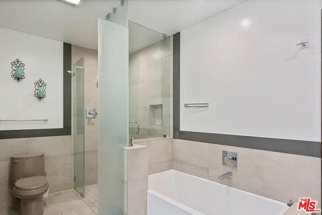 $5,195 | 2175 South Beverly Glen Boulevard, Unit 403, Los Angeles, CA 90025
